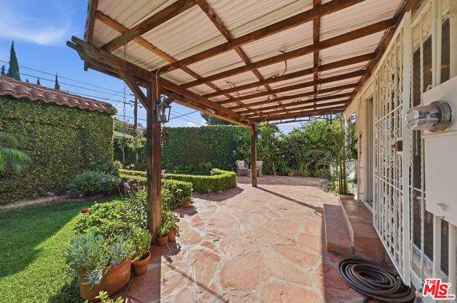 924 Westchester Place, Los Angeles, CA 90019