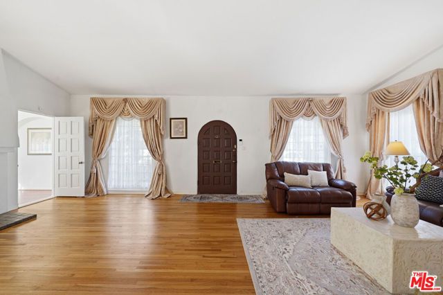 924 Westchester Place, Los Angeles, CA 90019