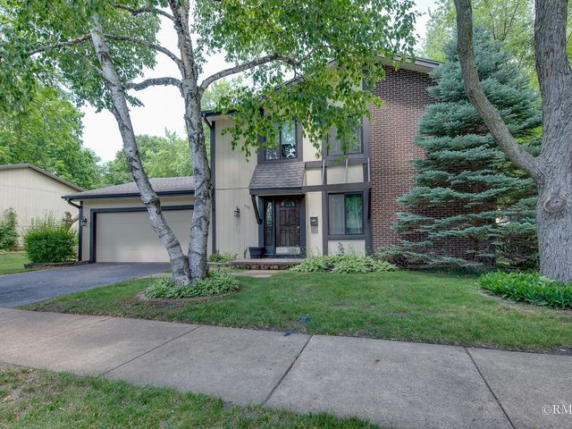 780 Chisholm Trail, Roselle, IL 60172