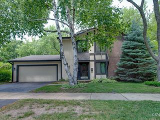 780 Chisholm Trail, Roselle, IL 60172