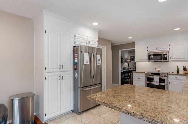 2046 N Belmont Court, Nixa, MO 65714