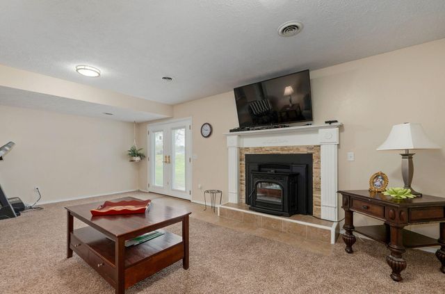 2046 N Belmont Court, Nixa, MO 65714