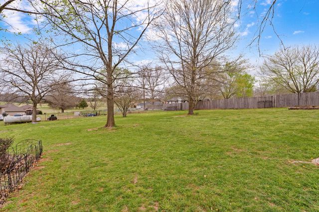 2046 N Belmont Court, Nixa, MO 65714