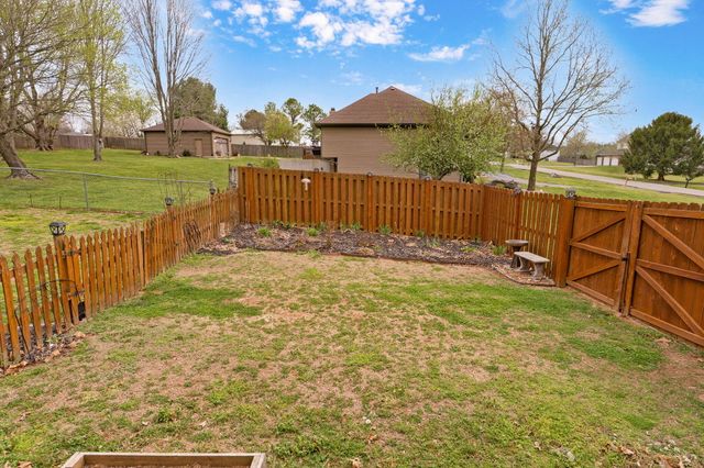 2046 N Belmont Court, Nixa, MO 65714