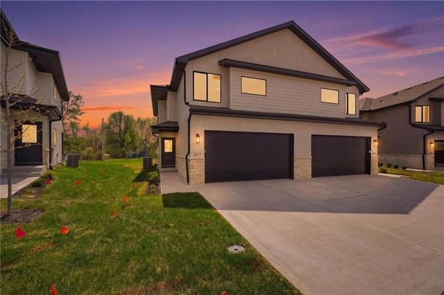 223 NW Orchard Court, Lee's Summit, MO 64063