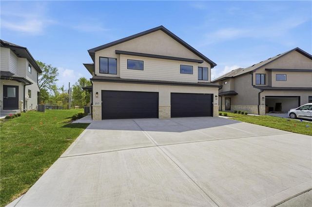 223 NW Orchard Court, Lee's Summit, MO 64063