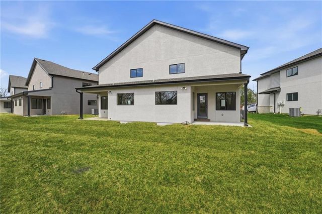 223 NW Orchard Court, Lee's Summit, MO 64063