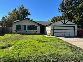 2204 Rossmoor Dr, Rancho Cordova, CA 95670