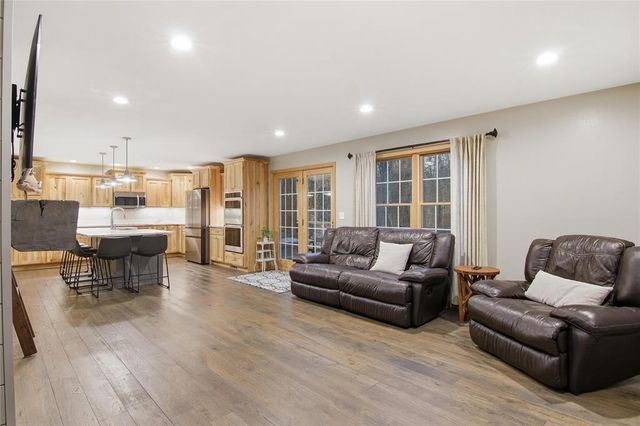 1885 Buck Rub Road, Eau Claire, WI 54703