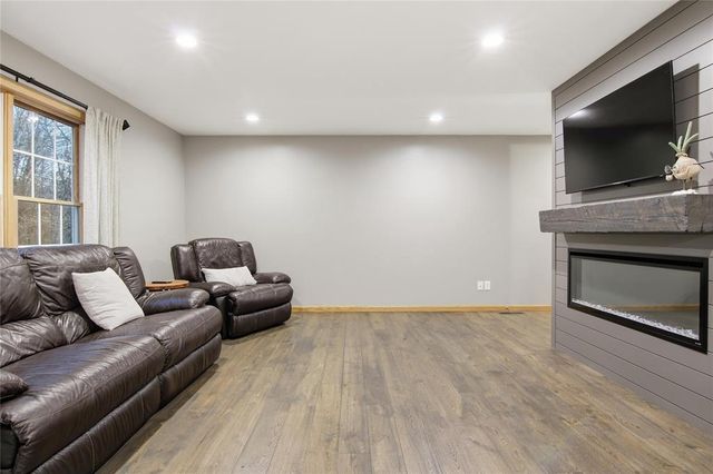 1885 Buck Rub Road, Eau Claire, WI 54703
