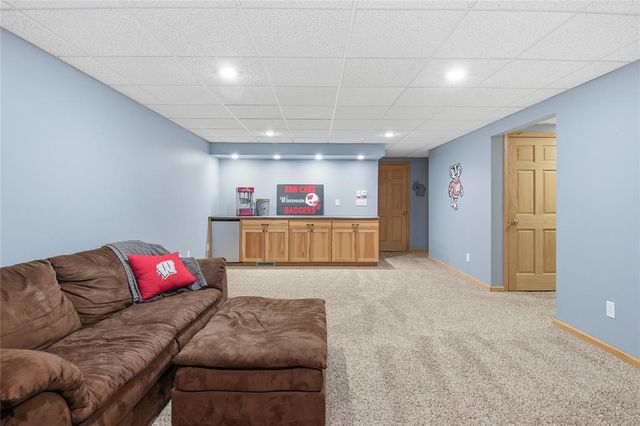 1885 Buck Rub Road, Eau Claire, WI 54703