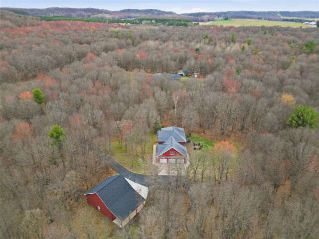 1885 Buck Rub Road, Eau Claire, WI 54703