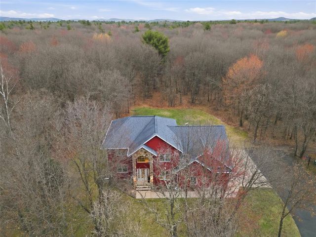 1885 Buck Rub Road, Eau Claire, WI 54703