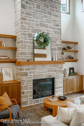1050 E SLEEPING DEER AVE, Hayden, ID 83835