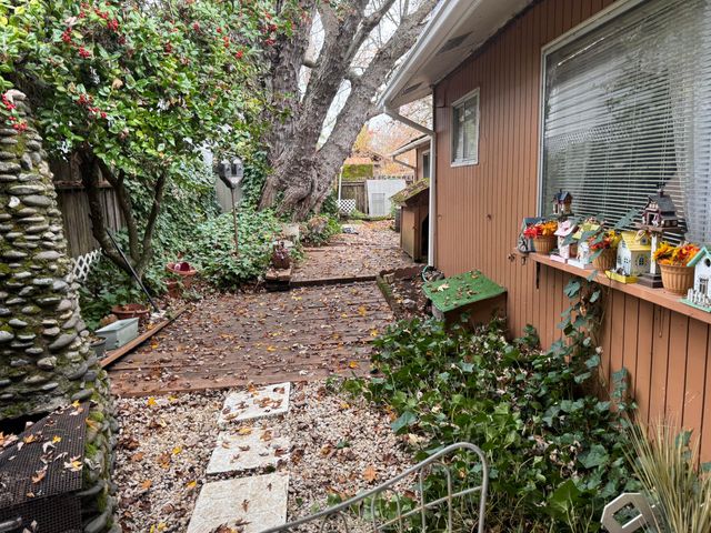 225 SW Westholm Avenue, Grants Pass, OR 97526