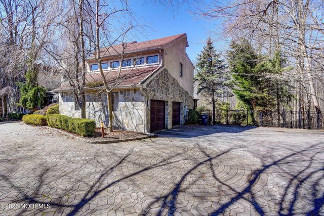 9 Sherwood Court, Holmdel, NJ 07733