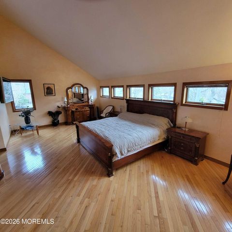 9 Sherwood Court, Holmdel, NJ 07733