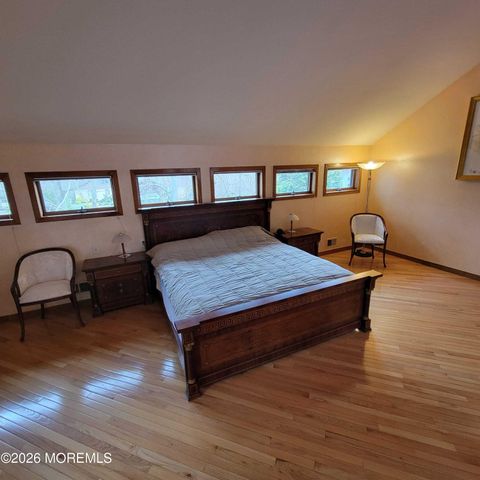 9 Sherwood Court, Holmdel, NJ 07733