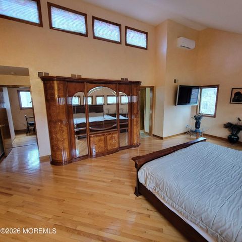 9 Sherwood Court, Holmdel, NJ 07733