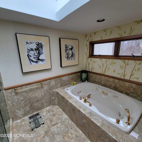 9 Sherwood Court, Holmdel, NJ 07733