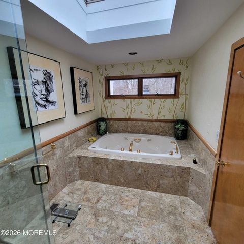 9 Sherwood Court, Holmdel, NJ 07733