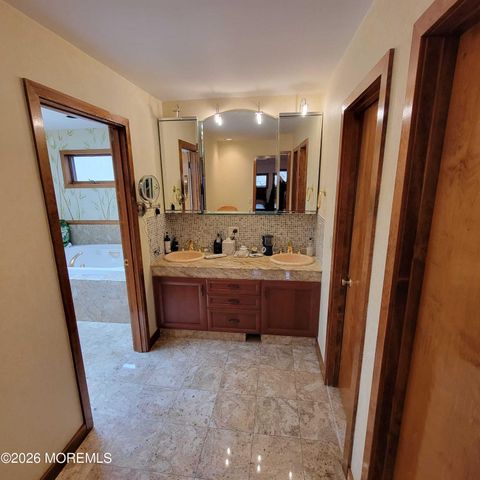 9 Sherwood Court, Holmdel, NJ 07733