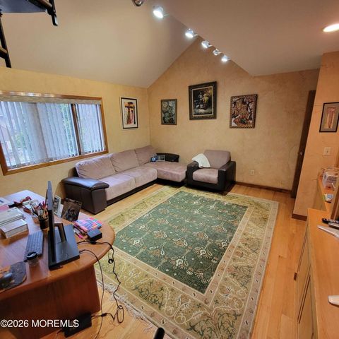 9 Sherwood Court, Holmdel, NJ 07733