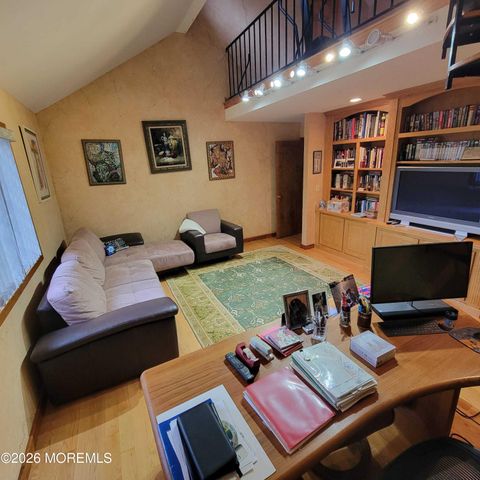 9 Sherwood Court, Holmdel, NJ 07733