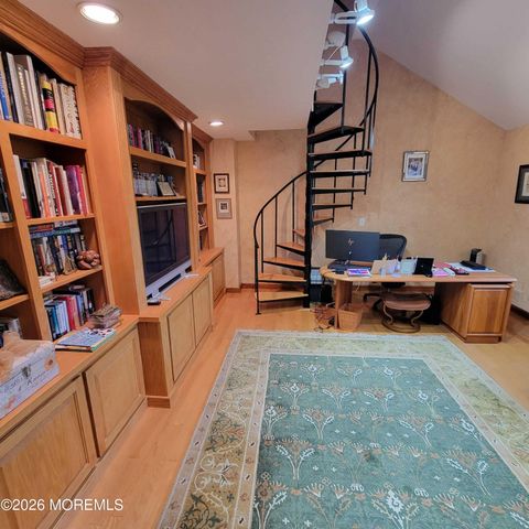 9 Sherwood Court, Holmdel, NJ 07733