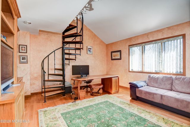 9 Sherwood Court, Holmdel, NJ 07733