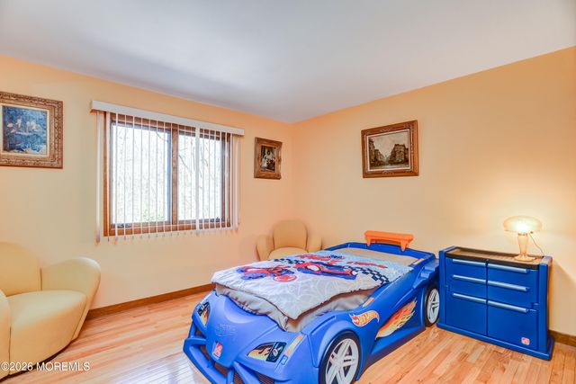 9 Sherwood Court, Holmdel, NJ 07733