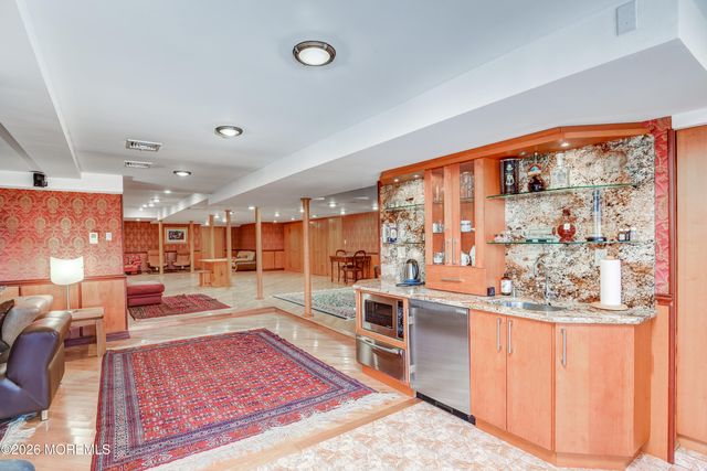 9 Sherwood Court, Holmdel, NJ 07733