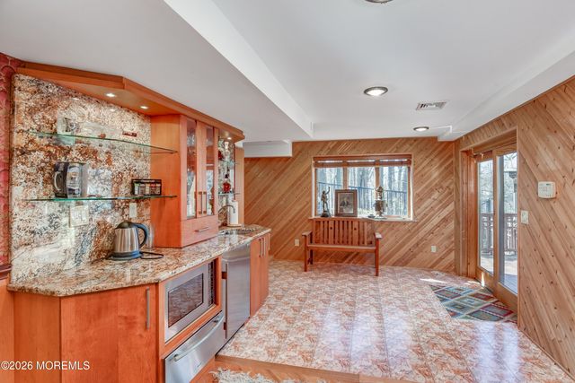 9 Sherwood Court, Holmdel, NJ 07733