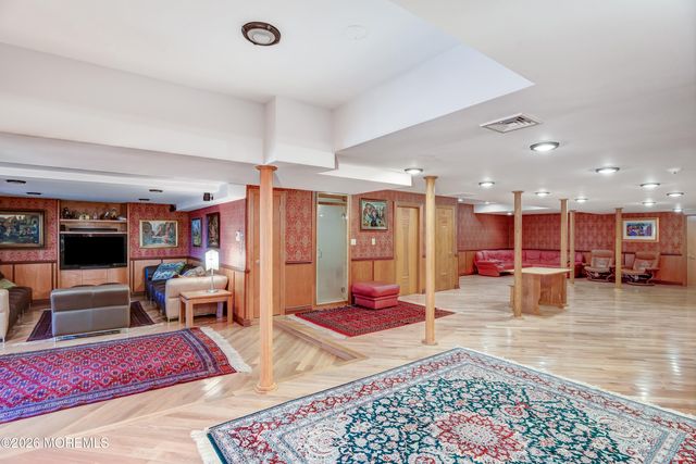 9 Sherwood Court, Holmdel, NJ 07733