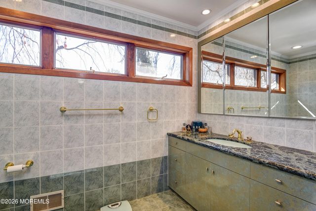 9 Sherwood Court, Holmdel, NJ 07733