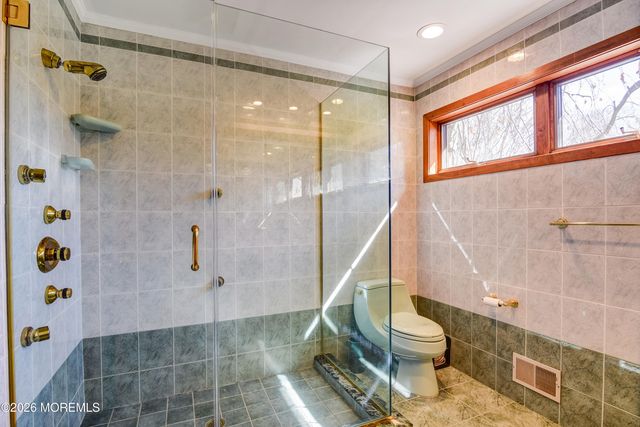 9 Sherwood Court, Holmdel, NJ 07733