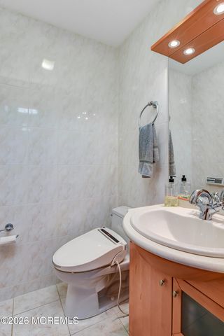 9 Sherwood Court, Holmdel, NJ 07733