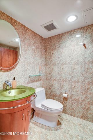 9 Sherwood Court, Holmdel, NJ 07733