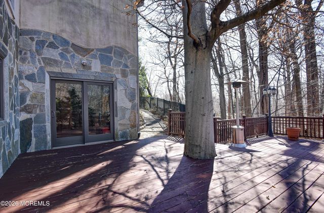 9 Sherwood Court, Holmdel, NJ 07733