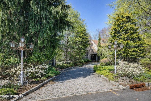 9 Sherwood Court, Holmdel, NJ 07733