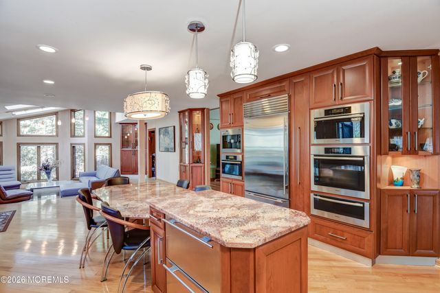 9 Sherwood Court, Holmdel, NJ 07733