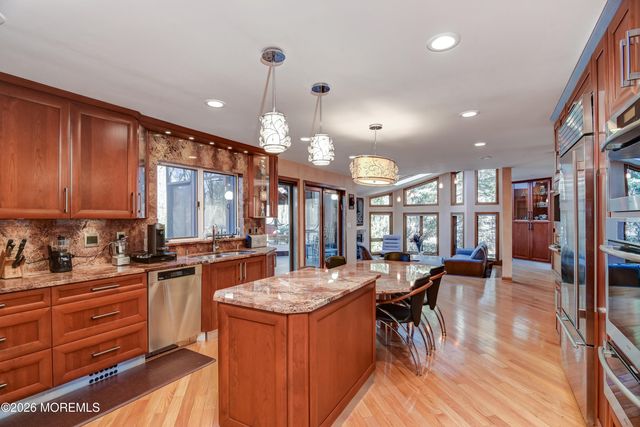 9 Sherwood Court, Holmdel, NJ 07733