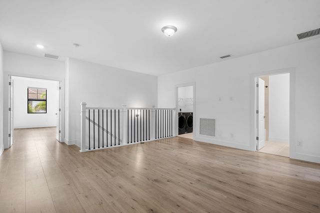4455 E Aqua Bella Lane, Dania Beach, FL 33312
