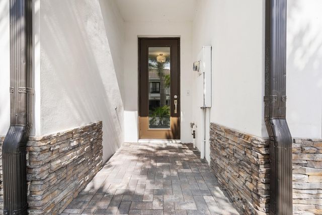 4455 E Aqua Bella Lane, Dania Beach, FL 33312