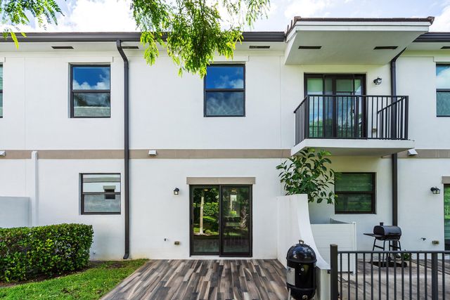 4455 E Aqua Bella Lane, Dania Beach, FL 33312