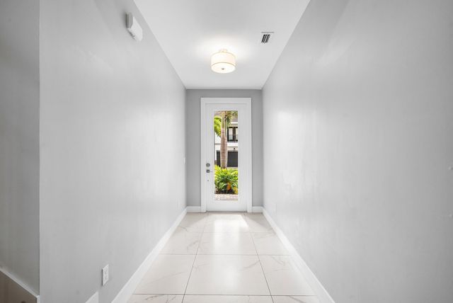 4455 E Aqua Bella Lane, Dania Beach, FL 33312