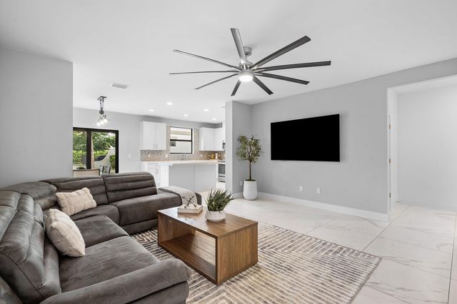 4455 E Aqua Bella Lane, Dania Beach, FL 33312