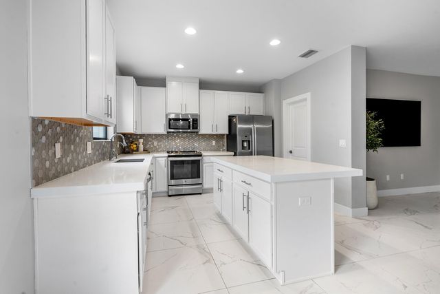4455 E Aqua Bella Lane, Dania Beach, FL 33312