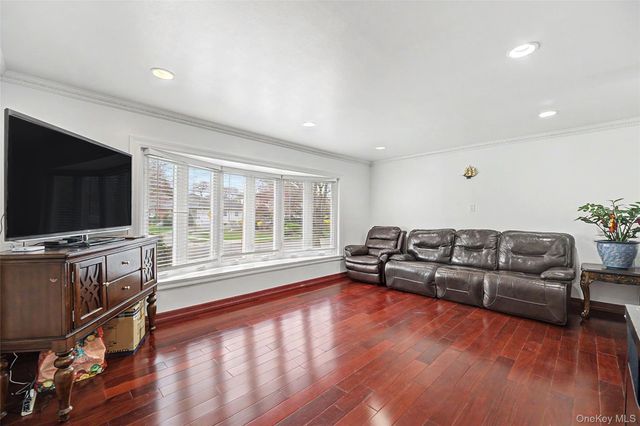 262-27 57th Avenue, Little Neck, NY 11362