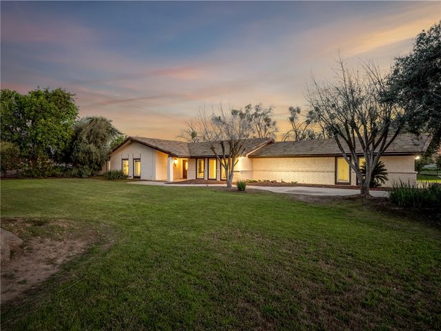 9321 E Bullard, Clovis, CA 93619